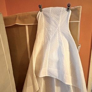 White honeycomb pattern